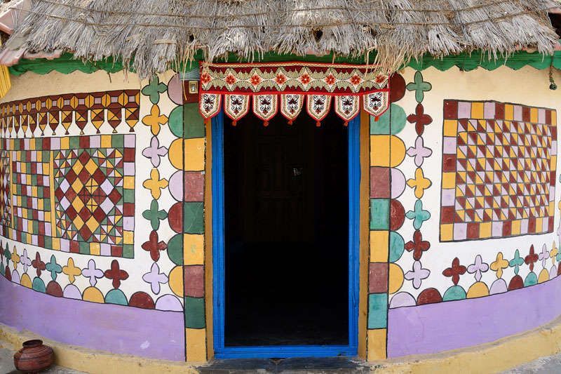 Een kleurrijke bhunga in de Banni dorpen<br>