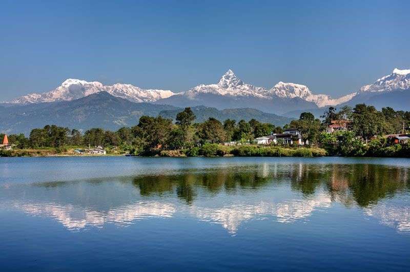 Vanuit Pokhara heb je een spectaculair uitzicht op de bergen <br>