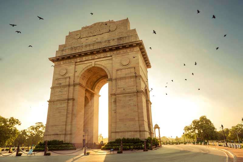 Je maakt een fotostop bij de India Gate<br>
