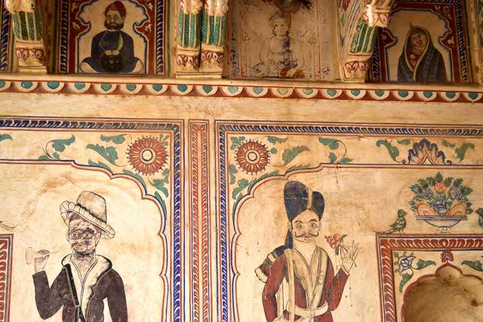 Muurschildering op een haveli in Madawa<br>